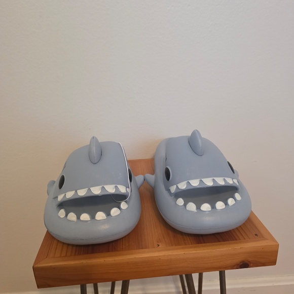 The Cloudies - Baby Blue Shark Slides - Size 7.5 - Picture 2 of 12